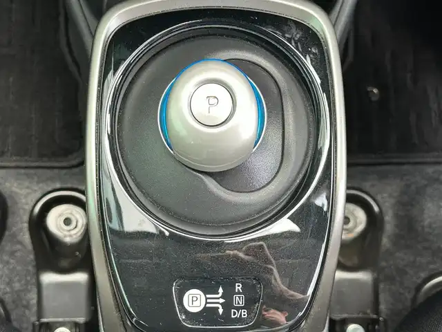 日産 ノート e－パワー X Vセレクション 島根県 2020(令2)年 0.4万km ダークメタルグレー エマージェンシーブレーキ/純正ナビ/CD/DVD/DTV/Bluetooth/アラウンドビューモニター/デジタルインナーミラー /LEDオートライト/オートハイビーム/ステアリングスイッチ/ETC/コーナーセンサー /スマートキー/プッシュスタート /純正フロアマット/ドアバイザー/純正アルミホイール