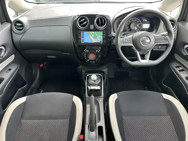 日産 ノート e－パワー X Vセレクション 島根県 2020(令2)年 0.4万km ダークメタルグレー エマージェンシーブレーキ/純正ナビ/CD/DVD/DTV/Bluetooth/アラウンドビューモニター/デジタルインナーミラー /LEDオートライト/オートハイビーム/ステアリングスイッチ/ETC/コーナーセンサー /スマートキー/プッシュスタート /純正フロアマット/ドアバイザー/純正アルミホイール