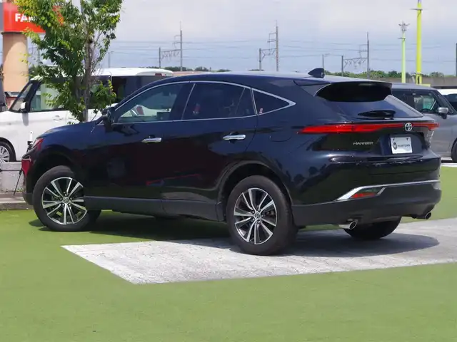 トヨタ ハリアー ハイブリッド G 千葉県 2020(令2)年 5.5万km プレシャスブラックパール Toyota Safety Sense/・プリクラッシュセーフティ/・レーンディパーチャーアラート/・オートハイビーム/・レーダークルーズコントロール/・ブラインドスポットモニター/パワーバックドア/運転席パワーシート/ハーフレザーシート/デジタルインナーミラー/置くだけ充電/純正コネクティッドナビ/地デジTV/【Bluetooth接続】/バックカメラ/ETC/LEDヘッドライト/LEDフォグライト/クリアランスソナー/純正18インチアルミホイル/サイド/カーテンエアバッグ/スマートキー