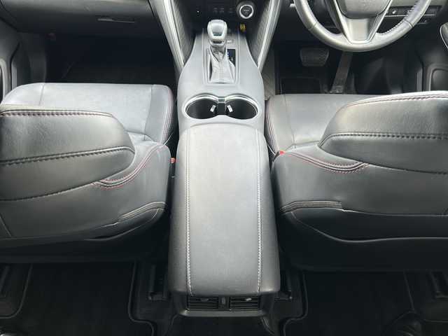 トヨタ ハリアー ＰＨＥＶ Z 岐阜県 2023(令5)年 1.6万km プラチナホワイトパールマイカ /ワンオーナー//TOYOTA×JBL純正ナビ/（Bluetooth/フルセグTV/AM/FM/USB/Apple CarPlay）//プラグインハイブリッドシステム//Toyota Safety Sence/（プリクラッシュセーフティ）/（レーントレーシングアシスト）/（アダプティブハイビームシステム）/（ロードサインアシスト）/（レーダークルーズコントロール）/（先行車発進告知機能）/（ドライバー異常時対応システム）/（ブラインドスポットモニター）/（パーキングサポートブレーキ）//電子制御ブレーキシステム//ABS//ブレーキアシスト//ビークルスタビリティコントロール//トラクションコントロールシステム//アクティブコーナリングアシスト//エレクトリックパワーステアリング//電気式4WDシステム//緊急ブレーキシグナル//セカンダリーコリジョンブレーキ//ヒルスタートアシストコントロール//調光パノラマルーフ//シートヒーター//デジタルインナーミラー//アクセサリーソケット//充電用ソケットTypeC ×3//100V電源//イモビライザー//ビルトインETC2.0//保証書//記録簿//取り扱い説明書