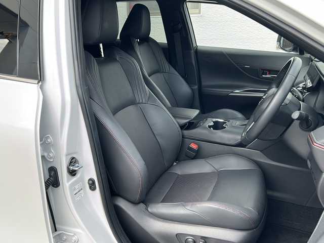 トヨタ ハリアー ＰＨＥＶ Z 岐阜県 2023(令5)年 1.6万km プラチナホワイトパールマイカ /ワンオーナー//TOYOTA×JBL純正ナビ/（Bluetooth/フルセグTV/AM/FM/USB/Apple CarPlay）//プラグインハイブリッドシステム//Toyota Safety Sence/（プリクラッシュセーフティ）/（レーントレーシングアシスト）/（アダプティブハイビームシステム）/（ロードサインアシスト）/（レーダークルーズコントロール）/（先行車発進告知機能）/（ドライバー異常時対応システム）/（ブラインドスポットモニター）/（パーキングサポートブレーキ）//電子制御ブレーキシステム//ABS//ブレーキアシスト//ビークルスタビリティコントロール//トラクションコントロールシステム//アクティブコーナリングアシスト//エレクトリックパワーステアリング//電気式4WDシステム//緊急ブレーキシグナル//セカンダリーコリジョンブレーキ//ヒルスタートアシストコントロール//調光パノラマルーフ//シートヒーター//デジタルインナーミラー//アクセサリーソケット//充電用ソケットTypeC ×3//100V電源//イモビライザー//ビルトインETC2.0//保証書//記録簿//取り扱い説明書
