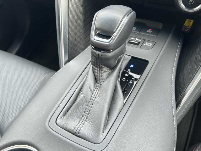 トヨタ ハリアー ＰＨＥＶ Z 岐阜県 2023(令5)年 1.6万km プラチナホワイトパールマイカ /ワンオーナー//TOYOTA×JBL純正ナビ/（Bluetooth/フルセグTV/AM/FM/USB/Apple CarPlay）//プラグインハイブリッドシステム//Toyota Safety Sence/（プリクラッシュセーフティ）/（レーントレーシングアシスト）/（アダプティブハイビームシステム）/（ロードサインアシスト）/（レーダークルーズコントロール）/（先行車発進告知機能）/（ドライバー異常時対応システム）/（ブラインドスポットモニター）/（パーキングサポートブレーキ）//電子制御ブレーキシステム//ABS//ブレーキアシスト//ビークルスタビリティコントロール//トラクションコントロールシステム//アクティブコーナリングアシスト//エレクトリックパワーステアリング//電気式4WDシステム//緊急ブレーキシグナル//セカンダリーコリジョンブレーキ//ヒルスタートアシストコントロール//調光パノラマルーフ//シートヒーター//デジタルインナーミラー//アクセサリーソケット//充電用ソケットTypeC ×3//100V電源//イモビライザー//ビルトインETC2.0//保証書//記録簿//取り扱い説明書
