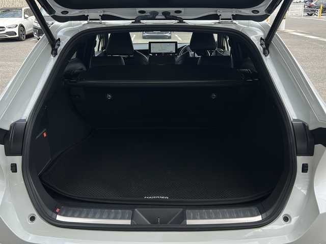 トヨタ ハリアー ＰＨＥＶ Z 岐阜県 2023(令5)年 1.6万km プラチナホワイトパールマイカ /ワンオーナー//TOYOTA×JBL純正ナビ/（Bluetooth/フルセグTV/AM/FM/USB/Apple CarPlay）//プラグインハイブリッドシステム//Toyota Safety Sence/（プリクラッシュセーフティ）/（レーントレーシングアシスト）/（アダプティブハイビームシステム）/（ロードサインアシスト）/（レーダークルーズコントロール）/（先行車発進告知機能）/（ドライバー異常時対応システム）/（ブラインドスポットモニター）/（パーキングサポートブレーキ）//電子制御ブレーキシステム//ABS//ブレーキアシスト//ビークルスタビリティコントロール//トラクションコントロールシステム//アクティブコーナリングアシスト//エレクトリックパワーステアリング//電気式4WDシステム//緊急ブレーキシグナル//セカンダリーコリジョンブレーキ//ヒルスタートアシストコントロール//調光パノラマルーフ//シートヒーター//デジタルインナーミラー//アクセサリーソケット//充電用ソケットTypeC ×3//100V電源//イモビライザー//ビルトインETC2.0//保証書//記録簿//取り扱い説明書
