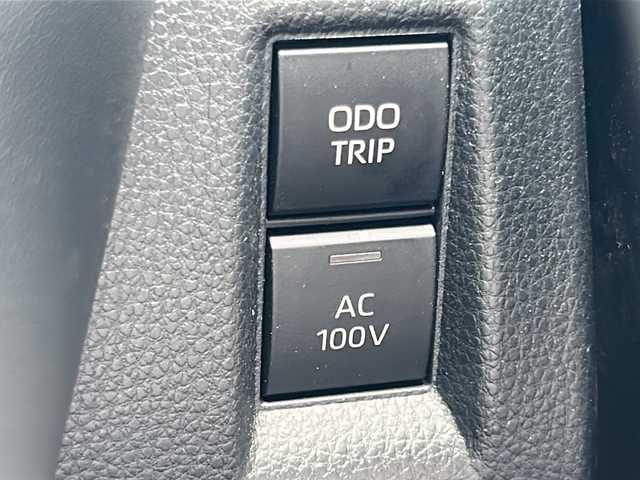 トヨタ ハリアー ＰＨＥＶ Z 岐阜県 2023(令5)年 1.6万km プラチナホワイトパールマイカ /ワンオーナー//TOYOTA×JBL純正ナビ/（Bluetooth/フルセグTV/AM/FM/USB/Apple CarPlay）//プラグインハイブリッドシステム//Toyota Safety Sence/（プリクラッシュセーフティ）/（レーントレーシングアシスト）/（アダプティブハイビームシステム）/（ロードサインアシスト）/（レーダークルーズコントロール）/（先行車発進告知機能）/（ドライバー異常時対応システム）/（ブラインドスポットモニター）/（パーキングサポートブレーキ）//電子制御ブレーキシステム//ABS//ブレーキアシスト//ビークルスタビリティコントロール//トラクションコントロールシステム//アクティブコーナリングアシスト//エレクトリックパワーステアリング//電気式4WDシステム//緊急ブレーキシグナル//セカンダリーコリジョンブレーキ//ヒルスタートアシストコントロール//調光パノラマルーフ//シートヒーター//デジタルインナーミラー//アクセサリーソケット//充電用ソケットTypeC ×3//100V電源//イモビライザー//ビルトインETC2.0//保証書//記録簿//取り扱い説明書
