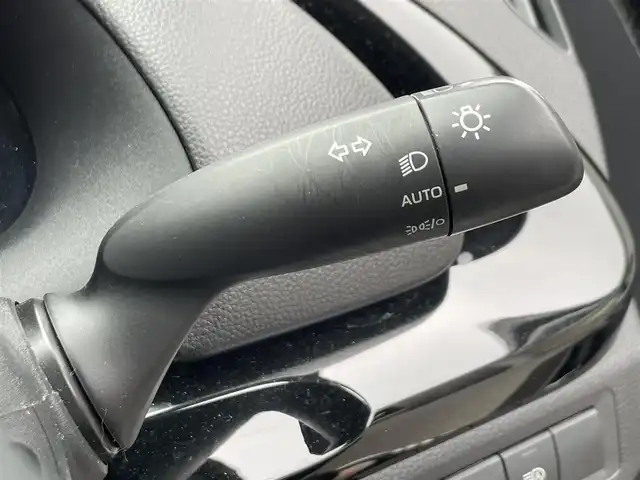 トヨタ アクア X 愛知県 2021(令3)年 2.7万km パール 禁煙車/純正ディスプレイオーディオ/（BT/USB/MiraCast）/ETC/トヨタセーフティセンス/・衝突被害軽減ブレーキ/・レーンキープアシスト/・レーダークルーズコントロール/・標識認識機能/・オートハイビーム/ステアリングスイッチ/スマートキー/スペアキー/オートライト/USB/オートエアコン/ライトレベライザー