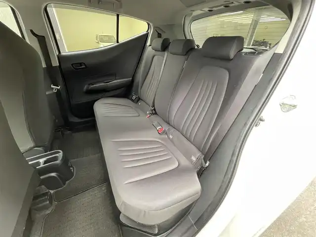 トヨタ アクア X 愛知県 2021(令3)年 2.7万km パール 禁煙車/純正ディスプレイオーディオ/（BT/USB/MiraCast）/ETC/トヨタセーフティセンス/・衝突被害軽減ブレーキ/・レーンキープアシスト/・レーダークルーズコントロール/・標識認識機能/・オートハイビーム/ステアリングスイッチ/スマートキー/スペアキー/オートライト/USB/オートエアコン/ライトレベライザー