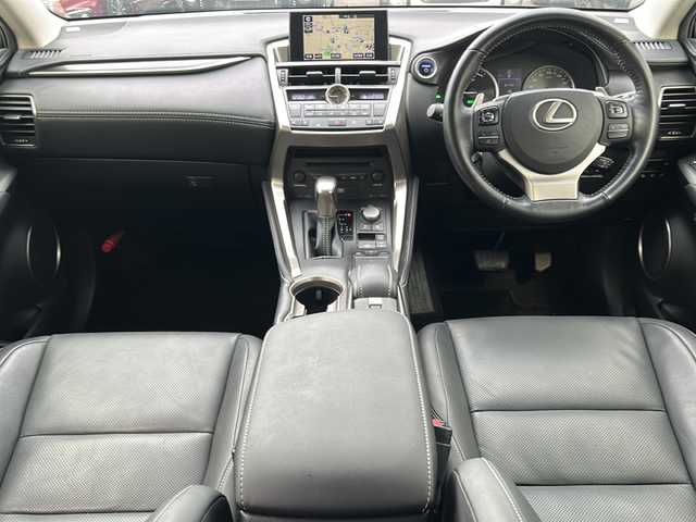 レクサス ＮＸ 300h バージョンL 栃木県 2015(平27)年 3.6万km ソニッククォーツ 純正SDナビ/Bluetooth CD DVD/TV　フルセグ/バックカメラ/ステアリングヒーター/ブラックレザーシート/シートヒーター/シートクーラー/パワーシート/パドルシフト/クルーズコントロール/パワーバックドア/横滑り防止装置/コーナーセンサー/盗難防止装置/LEDヘッドライト/オートライト/衝突被害軽減システム/純正フロアマット/純正18インチアルミホイール/保証書/取扱説明書/記録簿