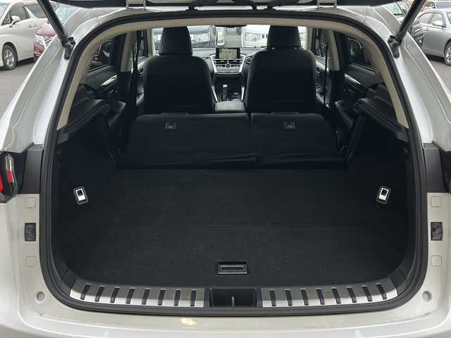 レクサス ＮＸ 300h バージョンL 栃木県 2015(平27)年 3.6万km ソニッククォーツ 純正SDナビ/Bluetooth CD DVD/TV　フルセグ/バックカメラ/ステアリングヒーター/ブラックレザーシート/シートヒーター/シートクーラー/パワーシート/パドルシフト/クルーズコントロール/パワーバックドア/横滑り防止装置/コーナーセンサー/盗難防止装置/LEDヘッドライト/オートライト/衝突被害軽減システム/純正フロアマット/純正18インチアルミホイール/保証書/取扱説明書/記録簿