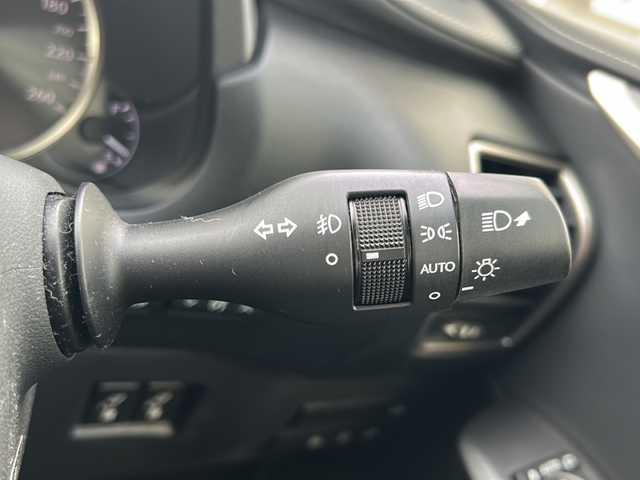 レクサス ＮＸ 300h バージョンL 栃木県 2015(平27)年 3.6万km ソニッククォーツ 純正SDナビ/Bluetooth CD DVD/TV　フルセグ/バックカメラ/ステアリングヒーター/ブラックレザーシート/シートヒーター/シートクーラー/パワーシート/パドルシフト/クルーズコントロール/パワーバックドア/横滑り防止装置/コーナーセンサー/盗難防止装置/LEDヘッドライト/オートライト/衝突被害軽減システム/純正フロアマット/純正18インチアルミホイール/保証書/取扱説明書/記録簿