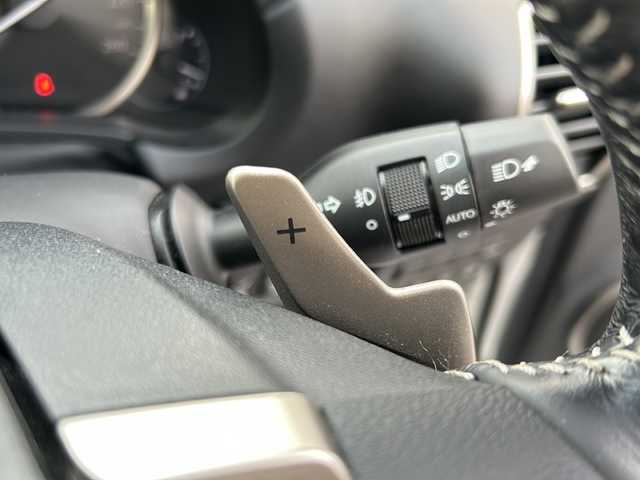 レクサス ＮＸ 300h バージョンL 栃木県 2015(平27)年 3.6万km ソニッククォーツ 純正SDナビ/Bluetooth CD DVD/TV　フルセグ/バックカメラ/ステアリングヒーター/ブラックレザーシート/シートヒーター/シートクーラー/パワーシート/パドルシフト/クルーズコントロール/パワーバックドア/横滑り防止装置/コーナーセンサー/盗難防止装置/LEDヘッドライト/オートライト/衝突被害軽減システム/純正フロアマット/純正18インチアルミホイール/保証書/取扱説明書/記録簿