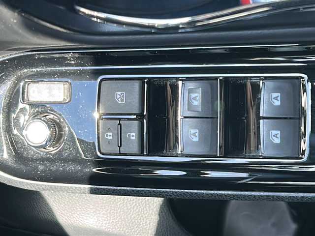 トヨタ ノア Si ダブルバイビー 福島県 2018(平30)年 4.4万km ホワイトパールクリスタルシャイン 4WD 純正10インチナビ 12.1型フリップダウンモニター バックカメラ 両側パワースライドドア オートクルーズ コーナーセンサー ETC2.0 ドライブレコーダー ハーフレザーシート スマートキー