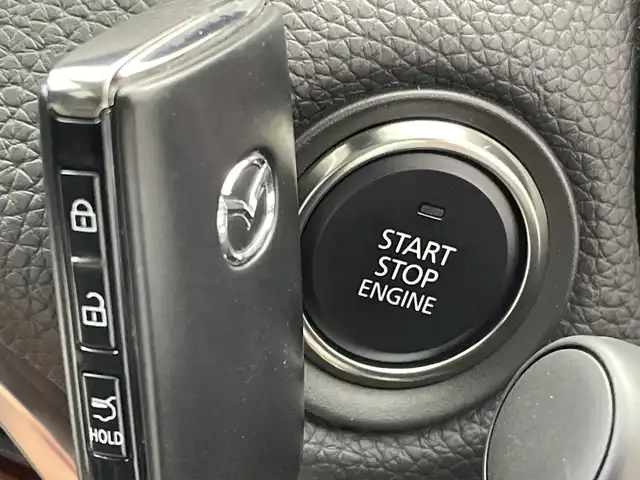 マツダ ＣＸ－６０ XD Lパッケージ 新潟県 2023(令5)年 0.3万km ソニックシルバーM ４ＷＤ　/メーカーＯＰナビ　/フルセグTV/ＢＯＳＥサウンド/USB入力端子/HDMI/クルーズコントロール/ダウンヒルアシストコントロール/ＢＳＭ　/３６０ビューモニター　/ステアリングヒーター/黒革シート　/全席シートヒーター/リアパワーゲート/メモリーパワーシート　/パワーシート　/前後コーナーセンサー/純正フロアマット　/ＬＥＤ/スペアキ―1本