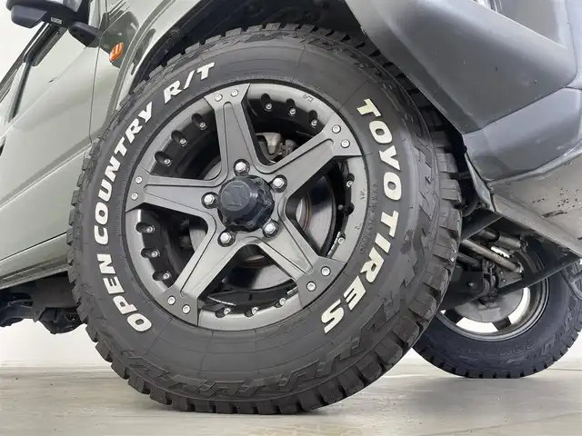 スズキ ジムニー XC 群馬県 2020(令2)年 5.1万km ジャングルグリーン rosso MODELLOマフラー/＝＝＝＝＝/4WD/5MT/7インチディスプレイオーディオ/・AM/FM/Bluetooth/AppleCarPlay/AndroidAuto/バックカメラ/前席シートヒーター/デュアルセンサーブレーキサポート/車線逸脱警報機能/ふらつき警報機能/誤発進抑制機能/ハイビームアシスト/先行車発進お知らせ機能/標識認識機能/ヒルディセントコントロール/TOYO OPEN COUNTRY ホワイトレタータイヤ(4本)/ETC/プッシュスタート/スマートキー/電動格納ミラー/ヘッドライトウォッシャー