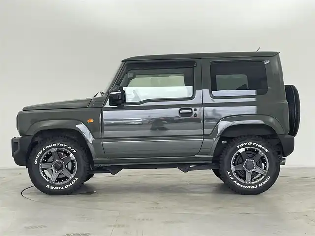 スズキ ジムニー XC 群馬県 2020(令2)年 5.1万km ジャングルグリーン rosso MODELLOマフラー/＝＝＝＝＝/4WD/5MT/7インチディスプレイオーディオ/・AM/FM/Bluetooth/AppleCarPlay/AndroidAuto/バックカメラ/前席シートヒーター/デュアルセンサーブレーキサポート/車線逸脱警報機能/ふらつき警報機能/誤発進抑制機能/ハイビームアシスト/先行車発進お知らせ機能/標識認識機能/ヒルディセントコントロール/TOYO OPEN COUNTRY ホワイトレタータイヤ(4本)/ETC/プッシュスタート/スマートキー/電動格納ミラー/ヘッドライトウォッシャー