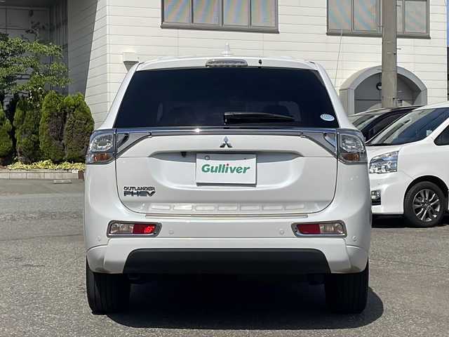 三菱 アウトランダー ＰＨＥＶ G セーフティパッケージ 福井県 2015(平27)年 8万km シルキーホワイト ワンオーナー/4WD/社外メモリナビゲーション/（CD/DVD/BT）/フルセグテレビ /バックカメラ/ミラー一体型ドライブレコーダー/純正18インチアルミホイール/AC100V/ハーフレザーシート/電動格納ミラー/シートヒーター /プリクラッシュセーフティ/レーンキープアシスト/アダプティブクルーズコントロール/パドルシフト/HIDヘッドライト/フォグランプ/スタリングリモコン/オートライト/ETC/スマートキー/プッシュスタート/保証書/取扱説明書