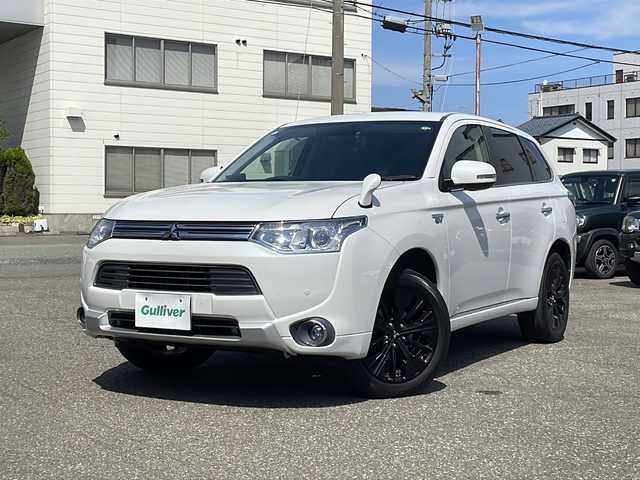 三菱 アウトランダー ＰＨＥＶ G セーフティパッケージ 福井県 2015(平27)年 8万km シルキーホワイト ワンオーナー/4WD/社外メモリナビゲーション/（CD/DVD/BT）/フルセグテレビ /バックカメラ/ミラー一体型ドライブレコーダー/純正18インチアルミホイール/AC100V/ハーフレザーシート/電動格納ミラー/シートヒーター /プリクラッシュセーフティ/レーンキープアシスト/アダプティブクルーズコントロール/パドルシフト/HIDヘッドライト/フォグランプ/スタリングリモコン/オートライト/ETC/スマートキー/プッシュスタート/保証書/取扱説明書