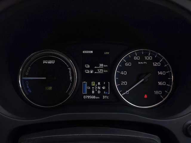 三菱 アウトランダー ＰＨＥＶ G セーフティパッケージ 福井県 2015(平27)年 8万km シルキーホワイト ワンオーナー/4WD/社外メモリナビゲーション/（CD/DVD/BT）/フルセグテレビ /バックカメラ/ミラー一体型ドライブレコーダー/純正18インチアルミホイール/AC100V/ハーフレザーシート/電動格納ミラー/シートヒーター /プリクラッシュセーフティ/レーンキープアシスト/アダプティブクルーズコントロール/パドルシフト/HIDヘッドライト/フォグランプ/スタリングリモコン/オートライト/ETC/スマートキー/プッシュスタート/保証書/取扱説明書