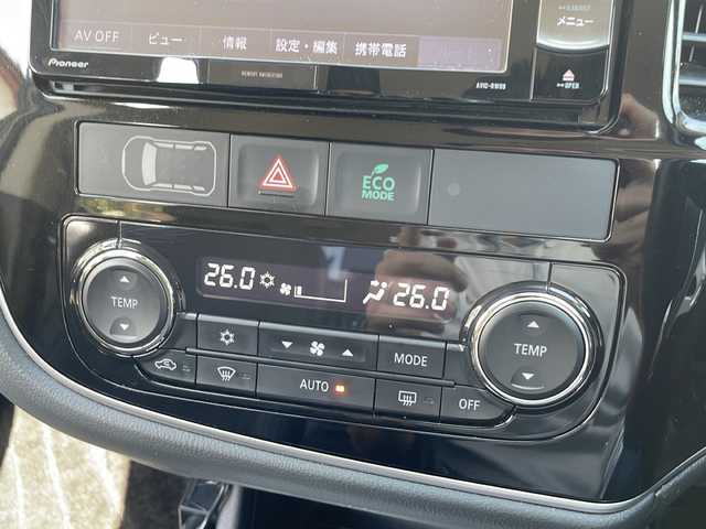 三菱 アウトランダー ＰＨＥＶ G セーフティパッケージ 福井県 2015(平27)年 8万km シルキーホワイト ワンオーナー/4WD/社外メモリナビゲーション/（CD/DVD/BT）/フルセグテレビ /バックカメラ/ミラー一体型ドライブレコーダー/純正18インチアルミホイール/AC100V/ハーフレザーシート/電動格納ミラー/シートヒーター /プリクラッシュセーフティ/レーンキープアシスト/アダプティブクルーズコントロール/パドルシフト/HIDヘッドライト/フォグランプ/スタリングリモコン/オートライト/ETC/スマートキー/プッシュスタート/保証書/取扱説明書