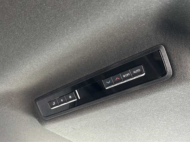 トヨタ ヴォクシー S－Z 三重県 2022(令4)年 3.4万km アティチュードブラックマイカ 純正10.5型ナビ/バックカメラ/前席シートヒーター/WAC/前後ドライブレコーダー/両側パワースライドドア/ビルトインETC2.0/レーダークルーズコントロール/ステアリングリモコン/ハーフレザーシート/オートハイビーム/TVキャンセラー/LEDヘッドライト/電動格納ミラー/禁煙車