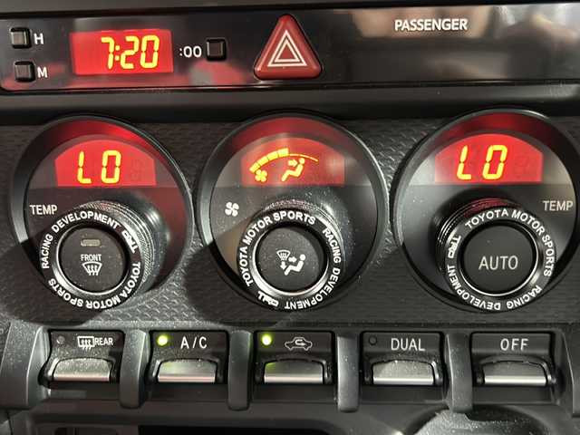 トヨタ ８６ GT リミテッド 沖縄県 2015(平27)年 7.2万km クリスタルブラックシリカ 禁煙車/6速MT/社外ナビ/AM/FM/CD/DVD/フルセグTV/Bluetooth/HDMI/バックカメラ/ハーフレザーシート/革巻きステアリング/ETC/純正フロアマット/純正17インチアルミホイール/BLTZ車高調前後/オートライト/LEDヘッドライト/スマートキー
