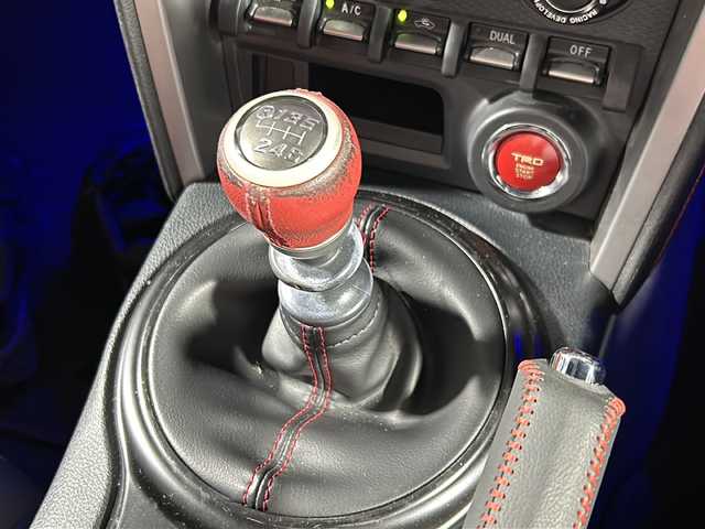 トヨタ ８６ GT リミテッド 沖縄県 2015(平27)年 7.2万km クリスタルブラックシリカ 禁煙車/6速MT/社外ナビ/AM/FM/CD/DVD/フルセグTV/Bluetooth/HDMI/バックカメラ/ハーフレザーシート/革巻きステアリング/ETC/純正フロアマット/純正17インチアルミホイール/BLTZ車高調前後/オートライト/LEDヘッドライト/スマートキー