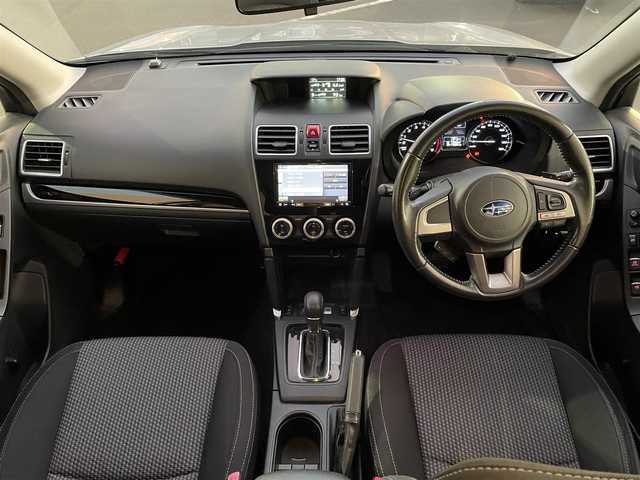 スバル フォレスター 2．0i－L アイサイト 道東・釧路十勝 2016(平28)年 7.2万km アイスシルバーメタリック ４WD/カロツェリアナビ/＜フルセグ/CD/DVD/SD/BT/USB＞/バックカメラ/アイサイト /＜追従クルコン/誤発進抑制制御/プリクラッシュブレーキ＞/ＥＴＣ/ＸＭＯＤＥ/シートヒーター/パワーシート/パドルシフト/純正フロアナビ/ドアバイザー/車線逸脱警報システム