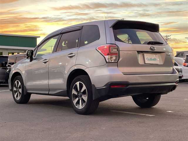 スバル フォレスター 2．0i－L アイサイト 道東・釧路十勝 2016(平28)年 7.2万km アイスシルバーメタリック ４WD/カロツェリアナビ/＜フルセグ/CD/DVD/SD/BT/USB＞/バックカメラ/アイサイト /＜追従クルコン/誤発進抑制制御/プリクラッシュブレーキ＞/ＥＴＣ/ＸＭＯＤＥ/シートヒーター/パワーシート/パドルシフト/純正フロアナビ/ドアバイザー/車線逸脱警報システム