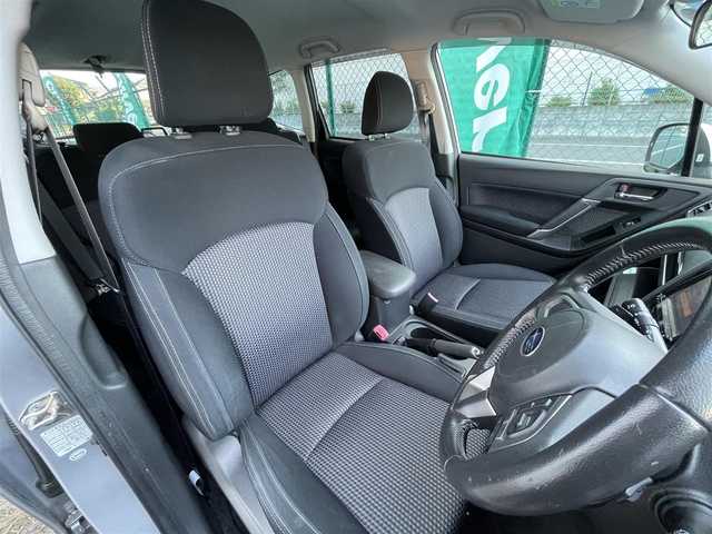 スバル フォレスター 2．0i－L アイサイト 道東・釧路十勝 2016(平28)年 7.2万km アイスシルバーメタリック ４WD/カロツェリアナビ/＜フルセグ/CD/DVD/SD/BT/USB＞/バックカメラ/アイサイト /＜追従クルコン/誤発進抑制制御/プリクラッシュブレーキ＞/ＥＴＣ/ＸＭＯＤＥ/シートヒーター/パワーシート/パドルシフト/純正フロアナビ/ドアバイザー/車線逸脱警報システム