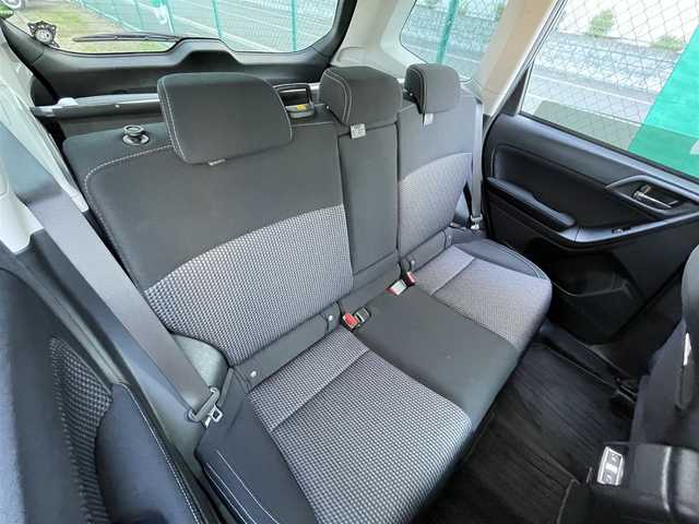 スバル フォレスター 2．0i－L アイサイト 道東・釧路十勝 2016(平28)年 7.2万km アイスシルバーメタリック ４WD/カロツェリアナビ/＜フルセグ/CD/DVD/SD/BT/USB＞/バックカメラ/アイサイト /＜追従クルコン/誤発進抑制制御/プリクラッシュブレーキ＞/ＥＴＣ/ＸＭＯＤＥ/シートヒーター/パワーシート/パドルシフト/純正フロアナビ/ドアバイザー/車線逸脱警報システム