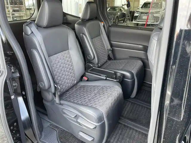 トヨタ ヴォクシー S－Z 東京都 2022(令4)年 1.3万km アティチュードブラックマイカ 純正ナビ　/快適利便ＰＫＧ　/全周囲カメラ　/ワンオーナー　/ＢＳＭ　/トヨタチームメイト　/電動リアゲート　/追従クルコン　/両側電動　/シートヒーター　/ハーフレザー　/ＬＥＤヘッド　/Ｂｌｕｅｔｏｏｔｈ