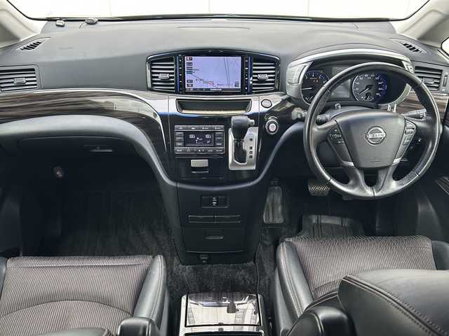 日産 エルグランド 250ハイウェイスター 埼玉県 2014(平26)年 14.2万km ファントムブラック (株)IDOMが運営する【じしゃロン熊谷店】の自社ローン専用車両になりますこちらは現金またはオートローンご利用時の価格です。自社ローンご希望の方は別途その旨お申付け下さい/純正SDナビ　MM513D-L/　CD/DVD/DTV/Bluetooth/USB/AUX/前方ドライブレコーダー/両側パワースライドドア/ビルトインETC/クルーズコントロール/純正フロアマット/スマートキー/純正18インチAW/ハーフレザーシート