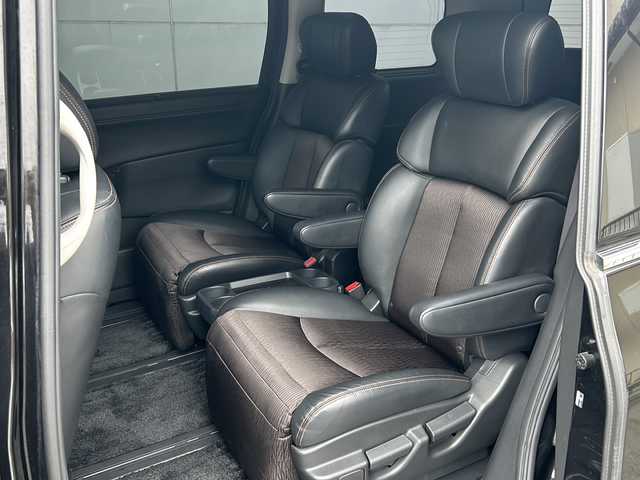 日産 エルグランド 250ハイウェイスター 埼玉県 2014(平26)年 14.2万km ファントムブラック (株)IDOMが運営する【じしゃロン熊谷店】の自社ローン専用車両になりますこちらは現金またはオートローンご利用時の価格です。自社ローンご希望の方は別途その旨お申付け下さい/純正SDナビ　MM513D-L/　CD/DVD/DTV/Bluetooth/USB/AUX/前方ドライブレコーダー/両側パワースライドドア/ビルトインETC/クルーズコントロール/純正フロアマット/スマートキー/純正18インチAW/ハーフレザーシート