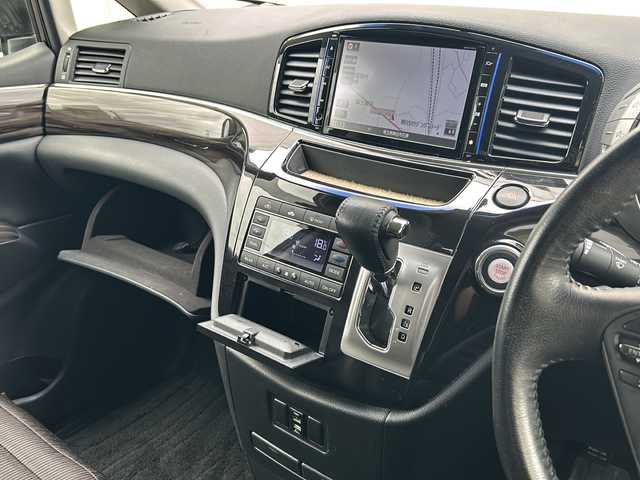 日産 エルグランド 250ハイウェイスター 埼玉県 2014(平26)年 14.2万km ファントムブラック (株)IDOMが運営する【じしゃロン熊谷店】の自社ローン専用車両になりますこちらは現金またはオートローンご利用時の価格です。自社ローンご希望の方は別途その旨お申付け下さい/純正SDナビ　MM513D-L/　CD/DVD/DTV/Bluetooth/USB/AUX/前方ドライブレコーダー/両側パワースライドドア/ビルトインETC/クルーズコントロール/純正フロアマット/スマートキー/純正18インチAW/ハーフレザーシート