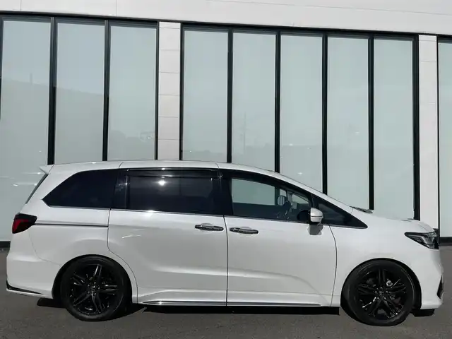 ホンダ オデッセイ アブソルート EX 大阪府 2021(令3)年 6.9万km プラチナホワイトパール 純正１０インチプレミアムインターナビ　/   フルセグＴＶ/CD/DVD/Bluetooth/USB　/全方位モニター　/純正１１．６インチ後席モニター　/ブラインドスポットモニター/クリアランスソナー/前席シートヒーター　/両側パワースライドドア　/レーダークルーズコントロール/レーンキープアシスト/アイドリングストップ　/電動リアゲート　/前席パワーシート/前後ドライブレコーダー/オットマン/純正18インチアルミホイール/エンジンスターター/純正フロアマット/プッシュスタート/スマートキー/ビルトインＥＴＣ２．０　/ＬＥＤ