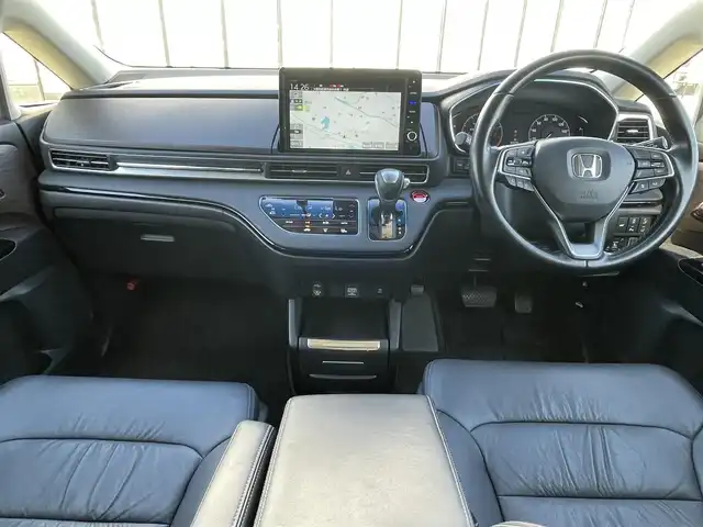 ホンダ オデッセイ アブソルート EX 大阪府 2021(令3)年 6.9万km プラチナホワイトパール 純正１０インチプレミアムインターナビ　/   フルセグＴＶ/CD/DVD/Bluetooth/USB　/全方位モニター　/純正１１．６インチ後席モニター　/ブラインドスポットモニター/クリアランスソナー/前席シートヒーター　/両側パワースライドドア　/レーダークルーズコントロール/レーンキープアシスト/アイドリングストップ　/電動リアゲート　/前席パワーシート/前後ドライブレコーダー/オットマン/純正18インチアルミホイール/エンジンスターター/純正フロアマット/プッシュスタート/スマートキー/ビルトインＥＴＣ２．０　/ＬＥＤ