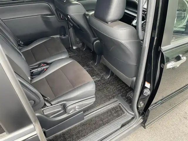 トヨタ ノア Si ダブルバイビーⅢ 栃木県 2020(令2)年 5.4万km ブラック ワンオーナー/TRDエアロ（F/S/R）/純正9インチナビ/バックカメラ/Bluetoothオーディオ/DVD再生機能/フルセグTV走行中視聴可/ステアリングリモコン/USB入力端子×2/純正12.1インチフリップダウンモニター/トヨタセーフティセンス/クルーズコントロール/クリアランスソナー /両側パワースライドドア /ハーフレザーシート/LEDヘッドライト/シーケンシャルウインカー/スマートキー×2