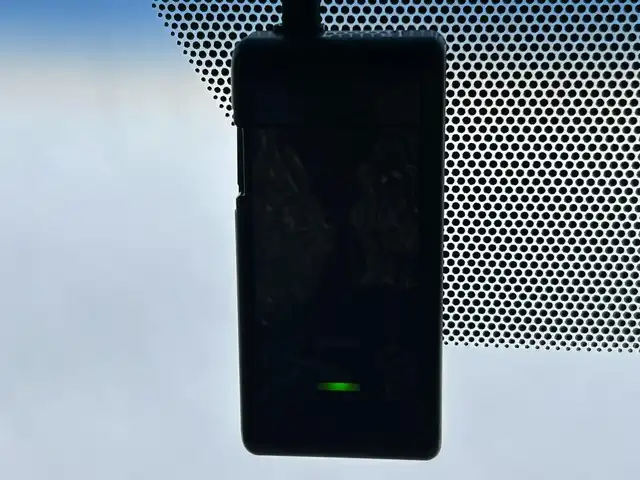 トヨタ ハリアー ハイブリッド プレミアム 道南・函館 2017(平29)年 4.1万km スパークリングブラックパールクリスタルシャイン /純正SDナビ//フルセグTV//ドライブレコーダー//ETC//パワーバックドア//ハーフレザーシート//前席パワーシート//プリクラッシュセーフティ//レーダークルーズコントロール//レーンディパーチャーアラート//オートマチックハイビーム//LEDヘッドライト//オートライト//スマートキー//エンジンプッシュスタート