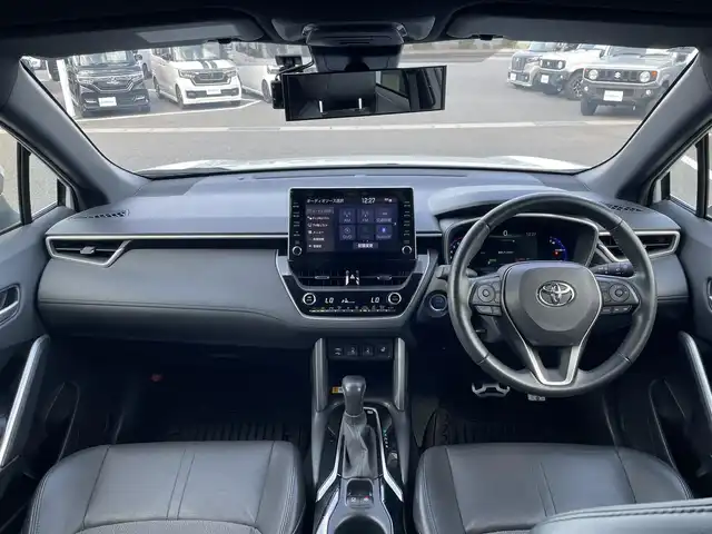 トヨタ カローラ クロス ハイブリッド Z 島根県 2022(令4)年 3万km プラチナホワイトパールマイカ 登録時走行距離29583km/保証書/取扱説明書/純正９インチナビ（フルセグTV・Bluetooth・FM・AM）/前後ドライブレコーダー/前後コーナーセンサー/全周囲カメラ/パワーシート（運転席）/前席シートヒーター/ステアリングヒーター/電動リアゲート/衝突被害軽減システム/純正１８インチAW/ETC