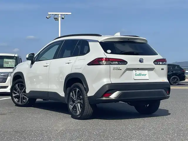 トヨタ カローラ クロス ハイブリッド Z 島根県 2022(令4)年 3万km プラチナホワイトパールマイカ 登録時走行距離29583km/保証書/取扱説明書/純正９インチナビ（フルセグTV・Bluetooth・FM・AM）/前後ドライブレコーダー/前後コーナーセンサー/全周囲カメラ/パワーシート（運転席）/前席シートヒーター/ステアリングヒーター/電動リアゲート/衝突被害軽減システム/純正１８インチAW/ETC