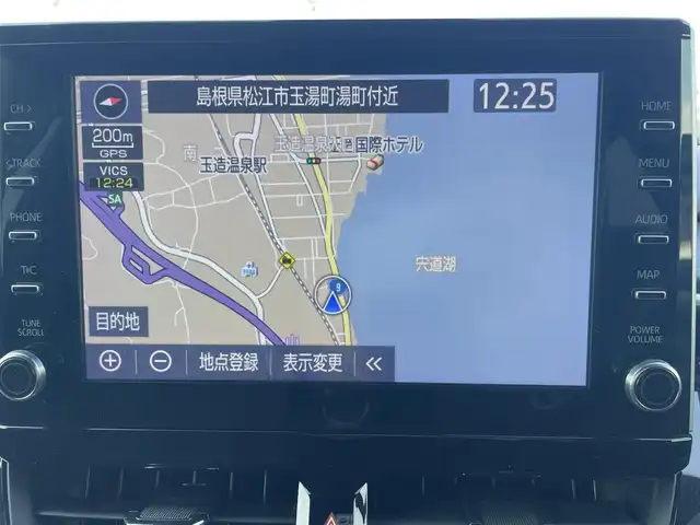 トヨタ カローラ クロス ハイブリッド Z 島根県 2022(令4)年 3万km プラチナホワイトパールマイカ 登録時走行距離29583km/保証書/取扱説明書/純正９インチナビ（フルセグTV・Bluetooth・FM・AM）/前後ドライブレコーダー/前後コーナーセンサー/全周囲カメラ/パワーシート（運転席）/前席シートヒーター/ステアリングヒーター/電動リアゲート/衝突被害軽減システム/純正１８インチAW/ETC