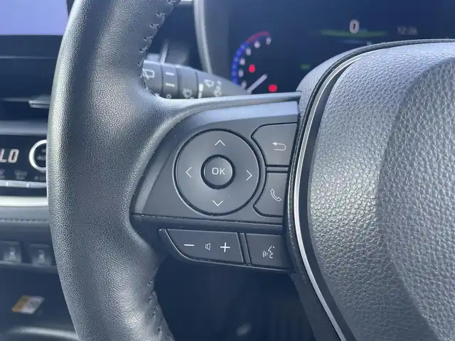 トヨタ カローラ クロス ハイブリッド Z 島根県 2022(令4)年 3万km プラチナホワイトパールマイカ 登録時走行距離29583km/保証書/取扱説明書/純正９インチナビ（フルセグTV・Bluetooth・FM・AM）/前後ドライブレコーダー/前後コーナーセンサー/全周囲カメラ/パワーシート（運転席）/前席シートヒーター/ステアリングヒーター/電動リアゲート/衝突被害軽減システム/純正１８インチAW/ETC