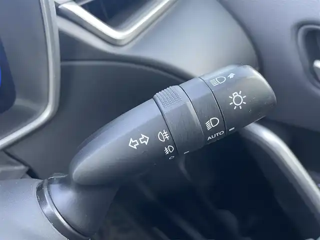 トヨタ カローラ クロス ハイブリッド Z 島根県 2022(令4)年 3万km プラチナホワイトパールマイカ 登録時走行距離29583km/保証書/取扱説明書/純正９インチナビ（フルセグTV・Bluetooth・FM・AM）/前後ドライブレコーダー/前後コーナーセンサー/全周囲カメラ/パワーシート（運転席）/前席シートヒーター/ステアリングヒーター/電動リアゲート/衝突被害軽減システム/純正１８インチAW/ETC