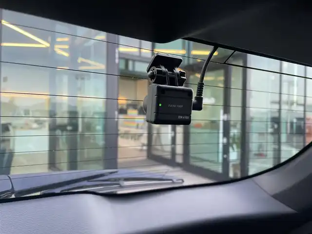 トヨタ カローラ クロス ハイブリッド Z 島根県 2022(令4)年 3万km プラチナホワイトパールマイカ 登録時走行距離29583km/保証書/取扱説明書/純正９インチナビ（フルセグTV・Bluetooth・FM・AM）/前後ドライブレコーダー/前後コーナーセンサー/全周囲カメラ/パワーシート（運転席）/前席シートヒーター/ステアリングヒーター/電動リアゲート/衝突被害軽減システム/純正１８インチAW/ETC