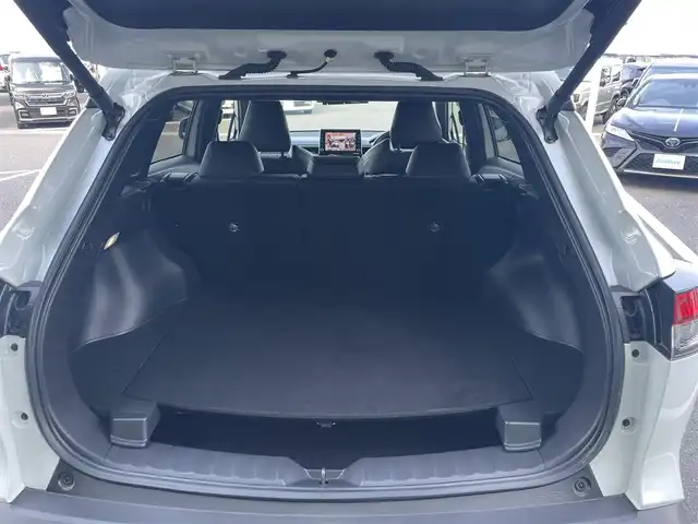 トヨタ カローラ クロス ハイブリッド Z 島根県 2022(令4)年 3万km プラチナホワイトパールマイカ 登録時走行距離29583km/保証書/取扱説明書/純正９インチナビ（フルセグTV・Bluetooth・FM・AM）/前後ドライブレコーダー/前後コーナーセンサー/全周囲カメラ/パワーシート（運転席）/前席シートヒーター/ステアリングヒーター/電動リアゲート/衝突被害軽減システム/純正１８インチAW/ETC