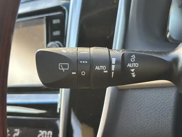 トヨタ ハリアー プレミアム 茨城県 2017(平29)年 6.1万km ダークブラウンM 純正ナビ(NSZT-W66T)/ (FM/AM/TV/CD/DVD/Bluetooth)/バックカメラ/レーダークルーズコントロール/サンルーフ/ETC2.0/レザーシート/パワーシート(D席)/ドライブレコーダー(前方)/コーナーセンサー/LEDヘッドライト/フォグランプ/プリクラッシュセーフティ/オートマッチクハイビーム/純正アルミホイール