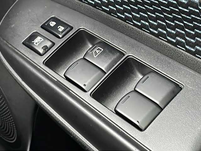 日産 ノート X 沖縄県 2016(平28)年 1.4万km ワイン 純正オプションナビ　/フルセグＴＶ　/オーディオ（Ｂｌｕｅｔｏｏｔｈ、ＣＤ、ＳＤ）/ＥＴＣ　/ステアリングスイッチ　/スマートキー　/プッシュスタート　/エマージェンシーブレーキ