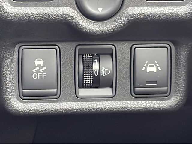 日産 ノート X 沖縄県 2016(平28)年 1.4万km ワイン 純正オプションナビ　/フルセグＴＶ　/オーディオ（Ｂｌｕｅｔｏｏｔｈ、ＣＤ、ＳＤ）/ＥＴＣ　/ステアリングスイッチ　/スマートキー　/プッシュスタート　/エマージェンシーブレーキ