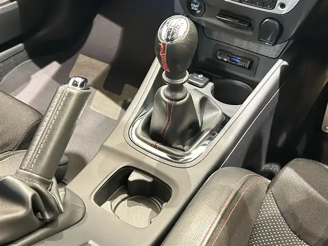 ルノー メガーヌ ルノー スポール 273 福岡県 2017(平29)年 5.4万km 黄Ｍ ６ＭＴ　/ジョンシリウスＭ　/純正ＲＥＣＡＲＯハーフレザーシート　/純正ブレンボ　/コーナーセンサー　/純正１８inchＡＷ　/LEDヘッドライト　/ＢｌｕｅＴｏｏｔｈ　/アイドリングストップ /カードキー