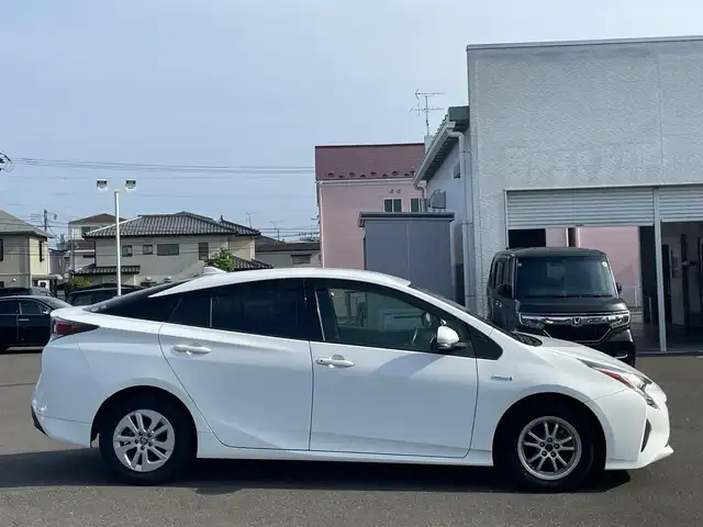 トヨタ プリウス S 宮城県 2016(平28)年 10.8万km スーパーホワイトⅡ (株)IDOMが運営する【じしゃロン仙台店】の自社ローン専用車両になりますこちらは現金またはオートローンご利用時の価格です。自社ローンご希望の方は別途その旨お申付け下さい/SDナビ/フルセグ/Bluetooth/バックカメラ/ビルトインETC/LEDヘッドライト