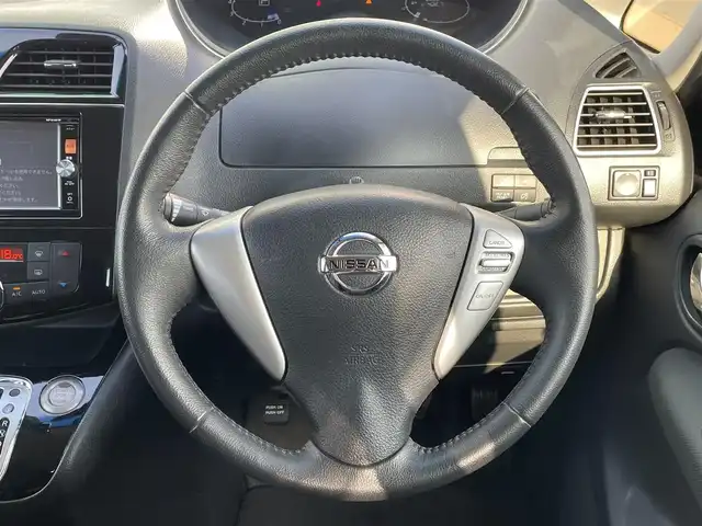 日産 セレナ ハイウェイスター Aセーフティ 道央・札幌 2014(平26)年 6万km ブリリアントホワイトパール ・４WD/・衝突軽減ブレーキ/・両側パワースライドドア/・純正ナビ/　CD＆DVD＆BT＆TV/・バックカメラ/・全方位カメラ/・コーナーセンサー/・レーンキープアシスト/・オートエアコン/・クルーズコントロール/・アイドリングストップ/・プッシュスタート/・スマートキー/・電動格納ミラー/・純正フロアマット/・ドアバイザー/・ウィンカーミラー/・フォグライト